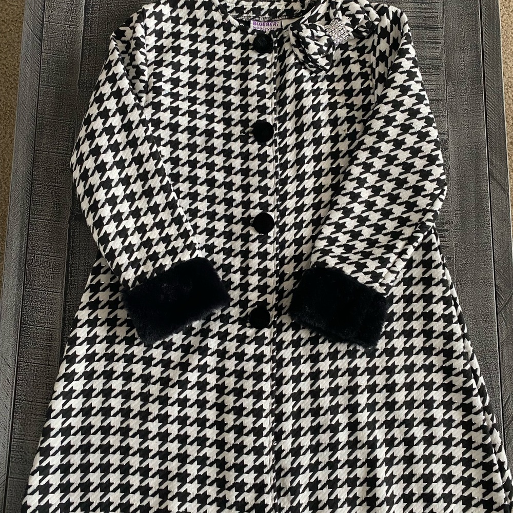 Blue Beri Boulevard Girl’s Dress and coat set!  Size Kids 7/8.  Black & White.